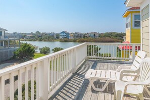 Property grounds - C7474 Mayflower. Oceanside, Lake View, Pool, Hot Tub, Sheets & Towels. (Corolla)