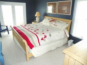 4 bedrooms, free WiFi, bed sheets