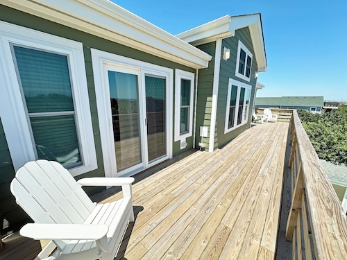 Upea 6 makuuhuoneen w / biljardipöytä, gourmet-keittiö, oma uima-allas ja poreallas.