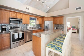 Réfrigérateur, four, plaque de cuisson, lave-vaisselle