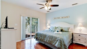 3 sovrum, skrivbord, strykjärn/strykbräda och resesäng