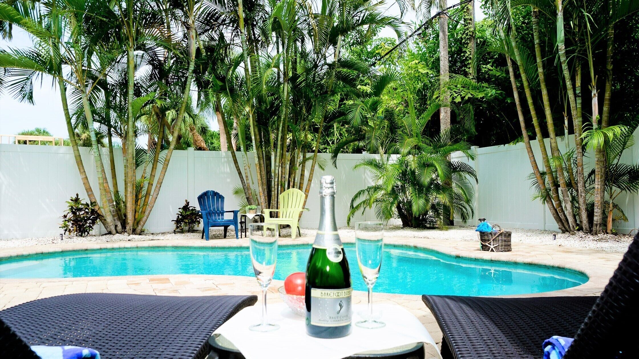 Lämmitetty uima-allas