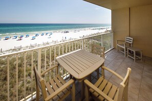 Outdoor dining - SL 303: Seaside Chic - Live the Dream in Your Oceanfront Paradise Condo (Fort Walton Beach)