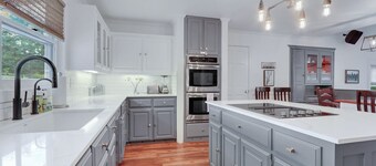 On the Creek, Sleeps 10, Close to Town - Perfect Wimberley Escape