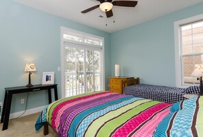 4 bedrooms, iron/ironing board, WiFi, bed sheets