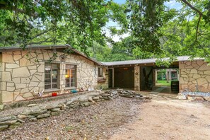 Exterior - The Creek,The Pool, walking distance to the square it's all here! (Wimberly)