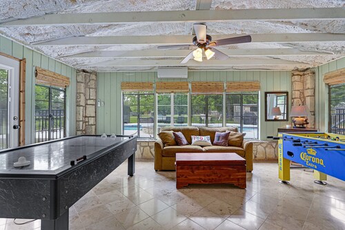 Creek, allas, kävelymatkan päässä neliöstä, kaikki täällä!