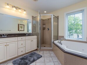 تجهيزات دش، حوض استحمام بنظام ضخ المياه، مناشف