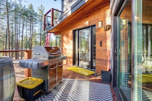 Terrace/patio - Family Home w/ Hot Tub, 2 Mi to El Dorado Beach! (South Lake Tahoe)