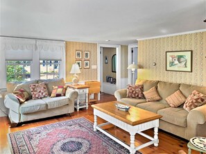 Smart TV, fireplace, DVD player