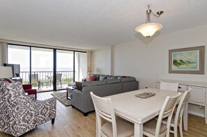 Älytelevisio, DVD-soitin, pöytätennispöytä