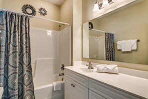 Shower, jetted bath, towels