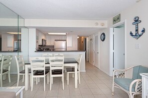 Dining - Comfortable, cozy 3-bedroom oceanfront condo with free WiFi, a breathtaking ocean view, an indoor and outdoor pool, and more located uptown and mere steps to the beach! (Ocean City)