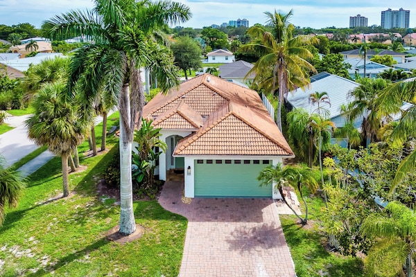 Exterior of Neapolitan Vacation Rental; Beautiful Tropical Landscape; Just 8 Minutes to Vanderbilt Beach!