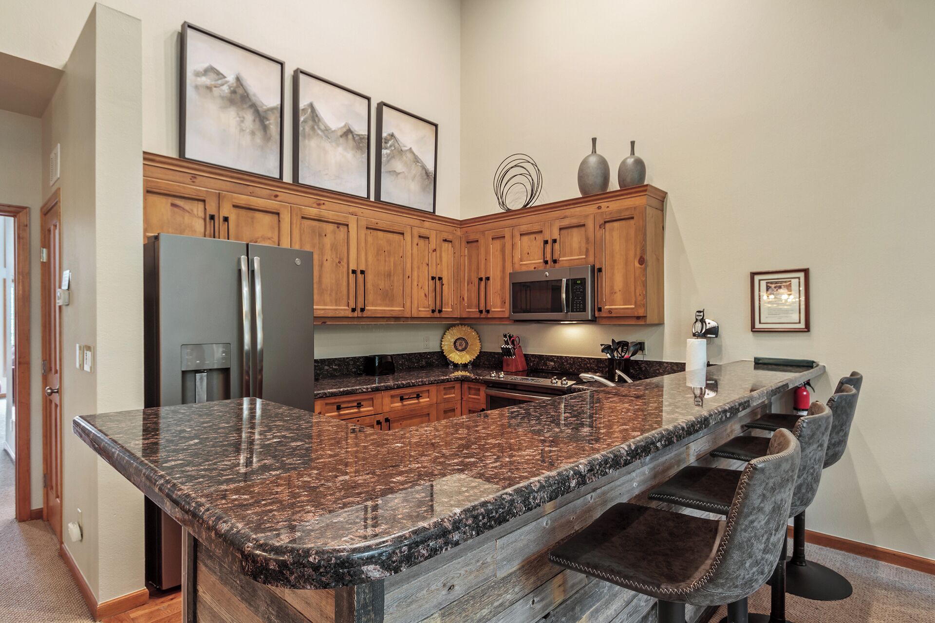 Micro-ondes, plaque de cuisson, lave-vaisselle, cafetière/bouilloire