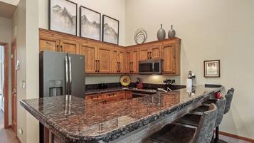 Microwave, stovetop, dishwasher, coffee/tea maker