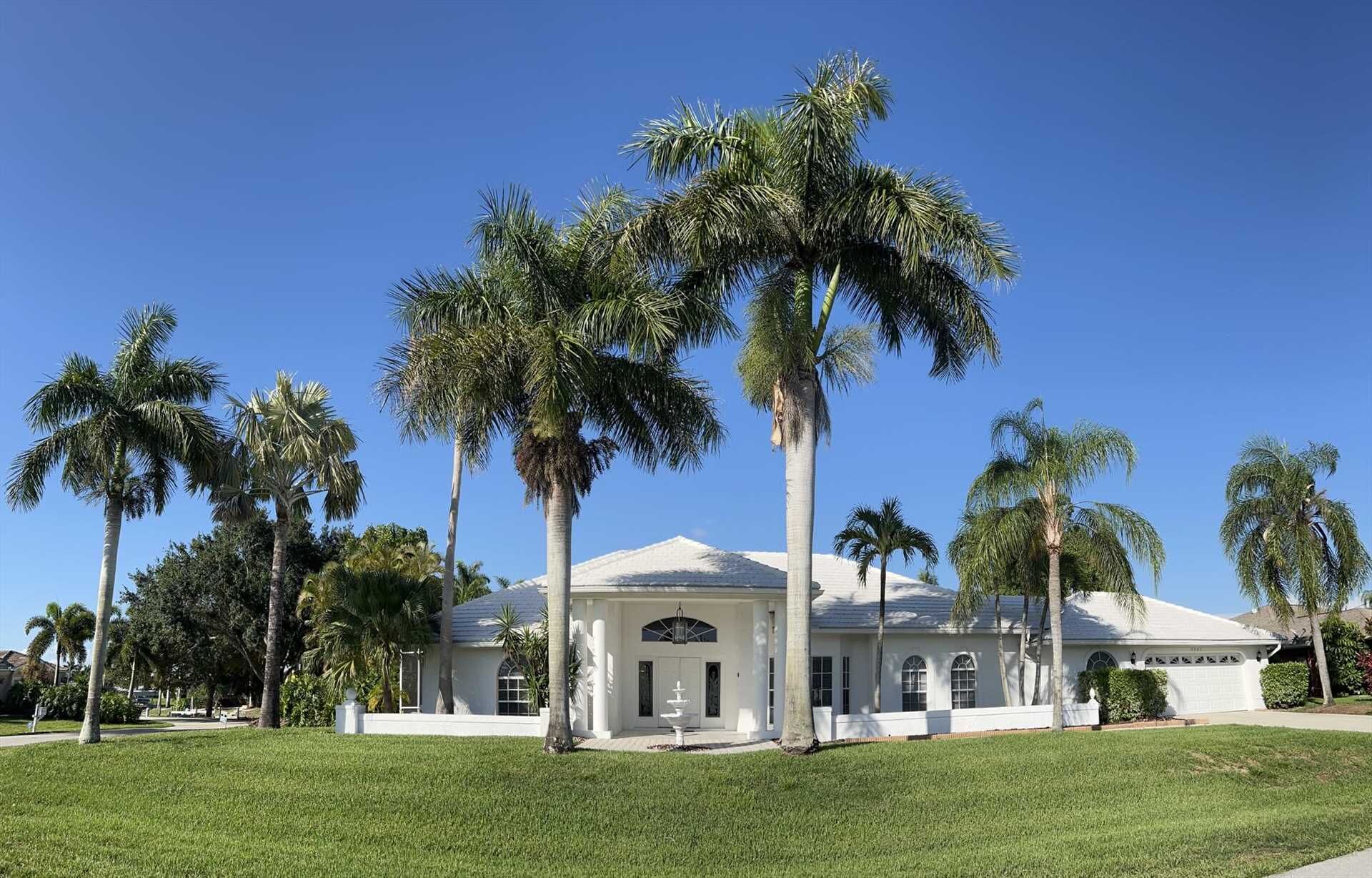 Villa Sunshine - Spacious 4 Bedroom / 4 Bath Gulf Access Home with Exceptional Pool Area