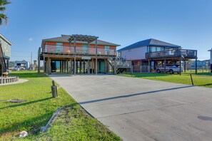 Exterior - Walk to Shore & Restaurants: Surfside Beach Home! (Surfside Beach)