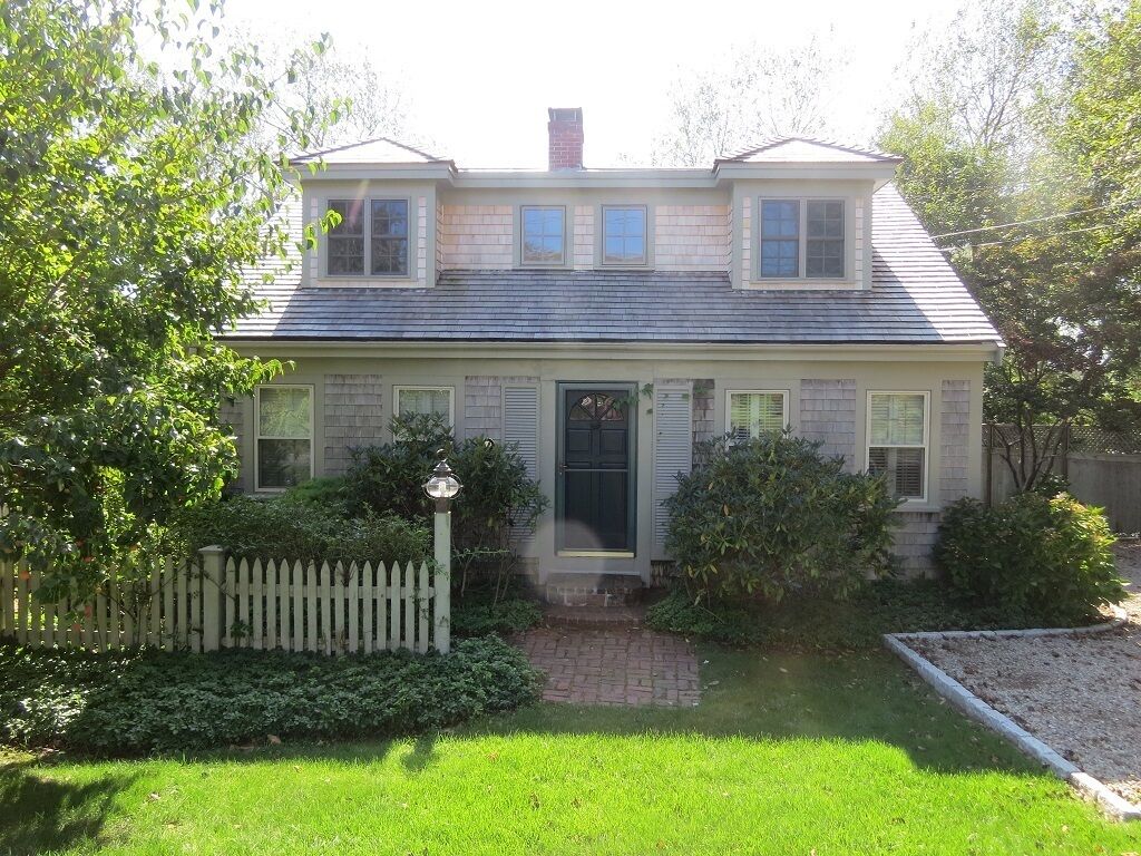 It's all about the location and charm! Located in the heart of Chatham's Old Village and boasting a beautiful marsh view.