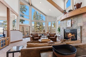 تلفزيون ذكي، مدفأة، كرة قدم الطاولة