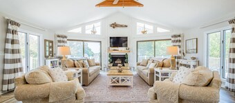 D4001 høres bra ut! NY Møbler, sengetøy inkludert, nøkkelfri inngang, HOT TUB!