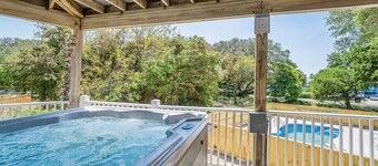 D4001 høres bra ut! NY Møbler, sengetøy inkludert, nøkkelfri inngang, HOT TUB!