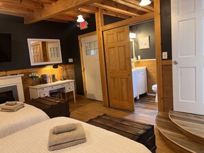 5 Schlafzimmer, Zimmersafe, Schreibtisch, Bügeleisen/Bügelbrett