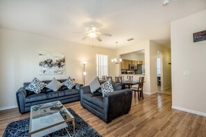 TV - The Ultimate Guide to Renting Your 5 Star Villa, Regal Palms Resort, Townhome Orlando 1465 (Davenport)