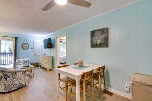 Dining - Steps to Beach, Coligny Plaza: Hilton Head Condo! (Hilton Head Island)