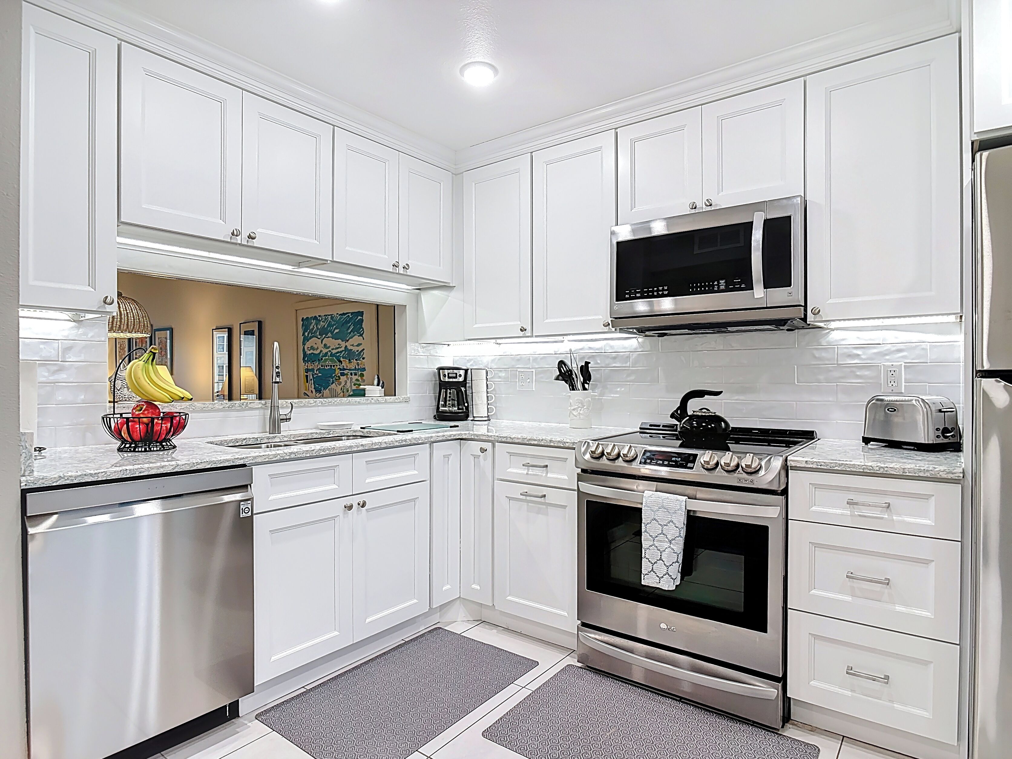 雪櫃、微波爐、焗爐、爐具