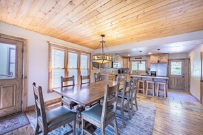 The hardwood dining table has plenty of seating for up to 8 guests, additional seating is available at the breakfast bar. The gourmet kitchen is situa