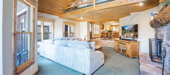 *Free Ski Rentals* Perfect for Families – 200 Yards to Park City Mountain | Private Hot Tub |
