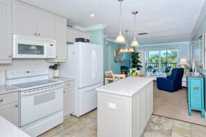 冰箱、微波炉、烤箱、炉灶