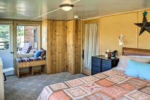 2 bedrooms, iron/ironing board, Internet, bed sheets - Emigrant Cabin on 10 Acres w/ BBQ & Peaceful Views (Emigrant)