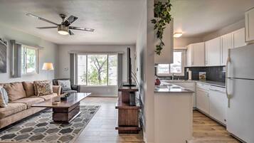 Réfrigérateur, micro-ondes, plaque de cuisson, lave-vaisselle