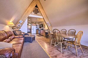 Fernseher, Kamin, Tischfußball, Tischtennisplatte