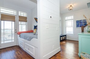 5 habitaciones, escritorio, tabla de planchar con plancha y wifi 