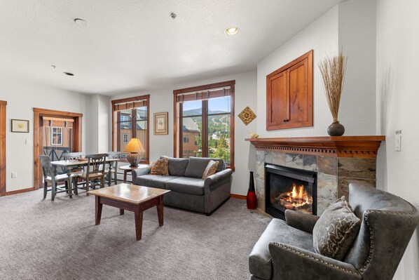 TV, fireplace