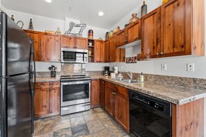 Coffee/tea maker, microwave, stovetop, dishwasher