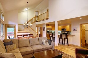 Smart TV, fireplace, table football, books - Private Hot Tub-Walk to Ski/Steps to Free Bus-Spacious TH with 2 Car Garage-Grill-W/D-Gas Fireplace (Steamboat Springs)