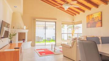 Smart TV, fireplace, Netflix, DVD player