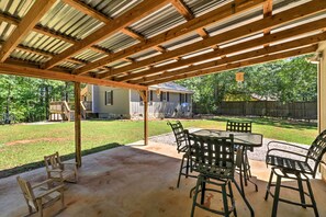 Outdoor dining - Waterfront West Point Lake Cabin w/ Private Dock! (LaGrange)