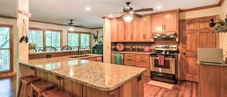 Fridge, microwave, stovetop, dishwasher