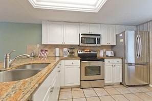 Fridge, microwave, stovetop, dishwasher