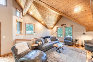 TV, fireplace, Netflix, Hulu