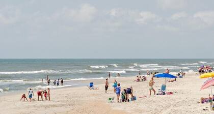 Charming oceanfront home w private beach walkway!