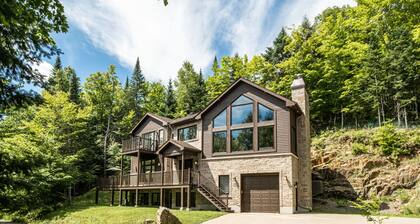 Chalet Manitonga | Ensuites Only | Hot tub & Indoor Sauna | Tremblant Living