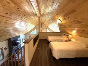 6 bedrooms, free WiFi, bed sheets - Bennett Chalet @ Spring Brook Resort (Wisconsin Dells)