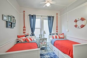 3 bedrooms, iron/ironing board, Internet, bed sheets - Steps to Avalon Bay: Sunny Catalina Island Home! (Avalon)