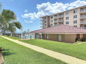 Exterior - Ocean view! No drive Beach in New Smyrna Beach! (New Smyrna Beach)